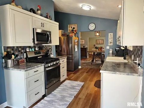 Kitchen - 12720 Soaring Eagle Ln, Plainview, IL 62685 photo 2 of 4