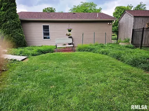 Exterior - 12720 Soaring Eagle Ln, Plainview, IL 62685 photo 10 of 14