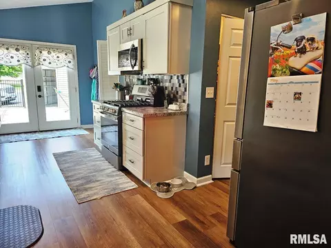 Kitchen - 12720 Soaring Eagle Ln, Plainview, IL 62685 photo 3 of 4