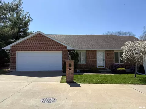 104 W Waterford Dr, Quincy, IL 62305