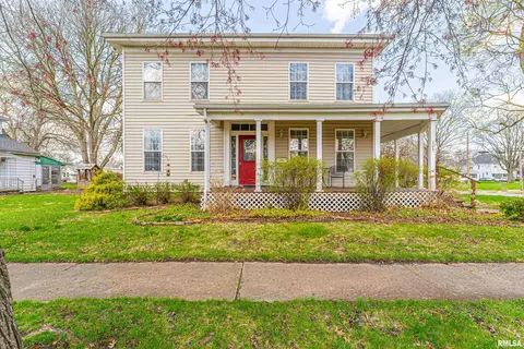 204 4th St, Lincoln, IL 62656