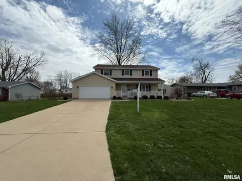 816 W Walnut St, Chatham, IL 62629
