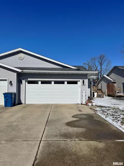 157 Wintergreen Dr, Chatham, IL 62629