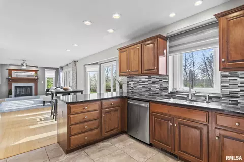 333 Keystone Dr, Chatham, IL 62629 photo 15