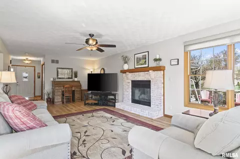 1104 Community Dr, Springfield, IL 62703 photo 6