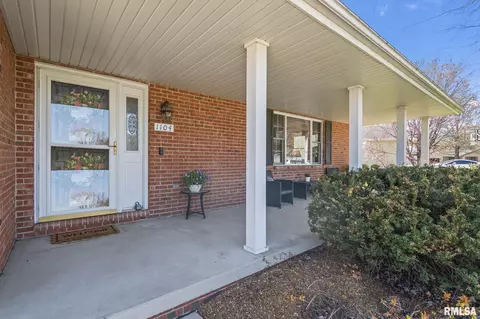 1104 Community Dr, Springfield, IL 62703 photo 2