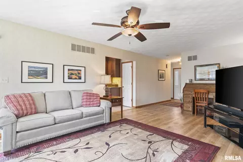 1104 Community Dr, Springfield, IL 62703 photo 8