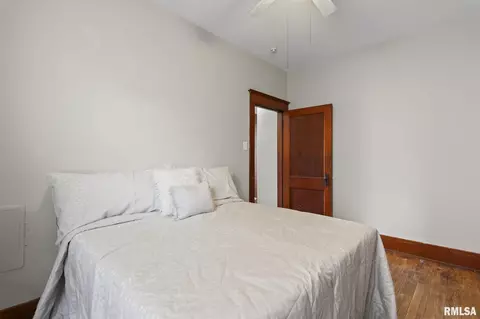 Bedroom - 321 S Walnut St, Springfield, IL 62704 photo 4 of 5