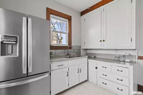 Kitchen - 321 S Walnut St, Springfield, IL 62704 photo 2 of 2