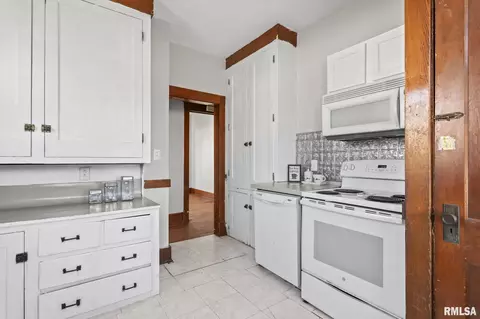 Kitchen - 321 S Walnut St, Springfield, IL 62704 photo 1 of 2