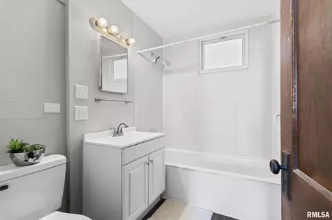 Bath - 321 S Walnut St, Springfield, IL 62704 photo 1 of 2