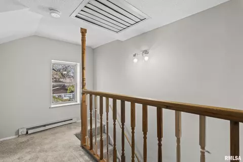 Entry Way - 321 S Walnut St, Springfield, IL 62704 photo 2 of 3