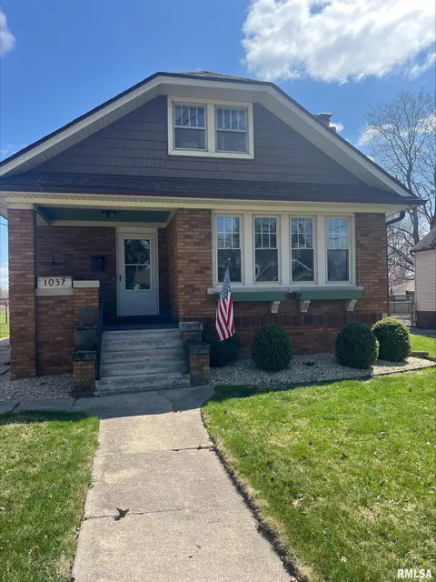 1037 Brown Ave, Galesburg, IL 61401