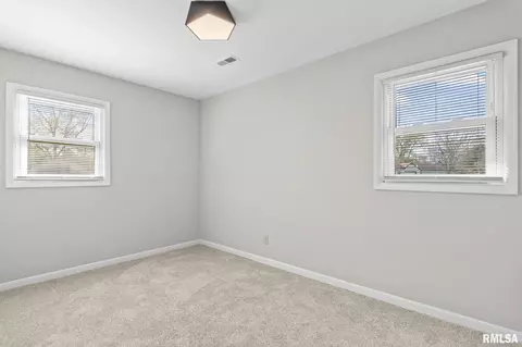 2318 Black Ave, Springfield, IL 62702 photo 14