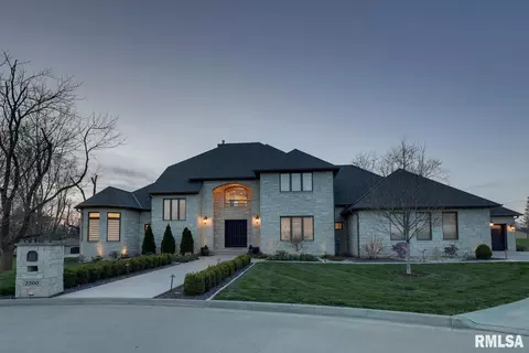 2300 Greenspointe Cir, Quincy, IL 62301