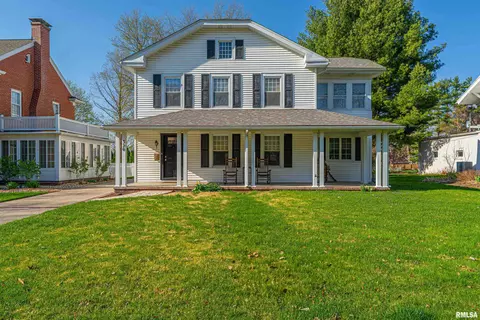 320 Park Pl, Lincoln, IL 62656