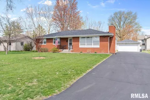 27 Kirkwood St, Chatham, IL 62629