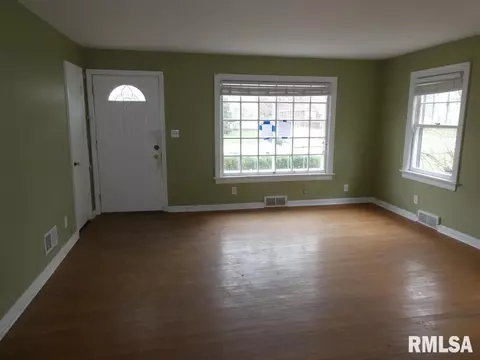 2305 S State St, Springfield, IL 62704 photo 2
