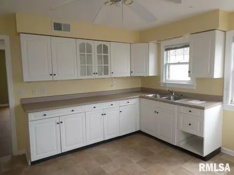 2305 S State St, Springfield, IL 62704 photo 5