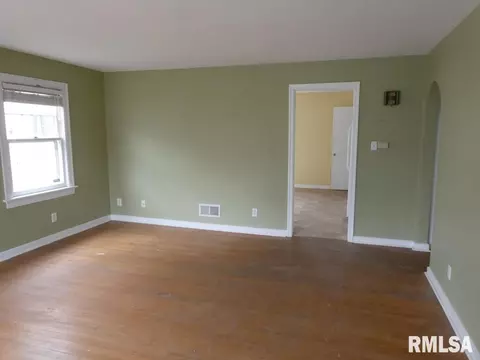 2305 S State St, Springfield, IL 62704 photo 3