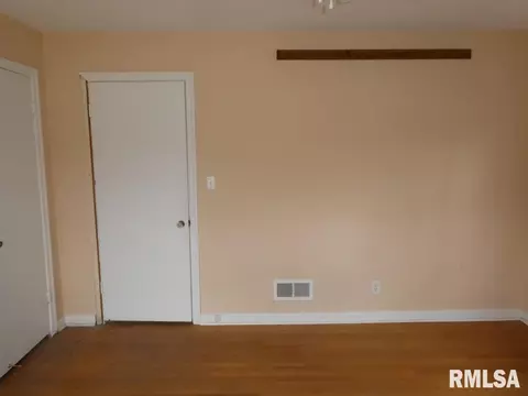2305 S State St, Springfield, IL 62704 photo 10