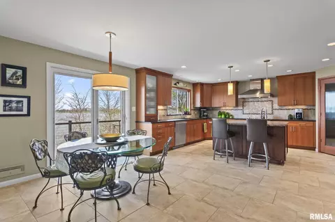 Kitchen - 1515 E Lake Shore Dr, Springfield, IL 62712 photo 2 of 5