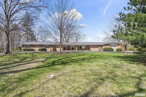 Exterior - 1515 E Lake Shore Dr, Springfield, IL 62712 photo 2 of 12
