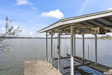 View/Area - 1515 E Lake Shore Dr, Springfield, IL 62712 photo 3 of 8
