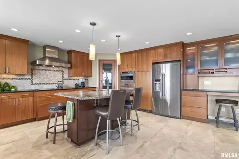 Kitchen - 1515 E Lake Shore Dr, Springfield, IL 62712 photo 1 of 5