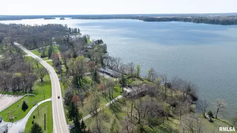 View/Area - 1515 E Lake Shore Dr, Springfield, IL 62712 photo 5 of 8