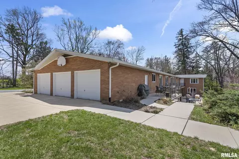 Exterior - 1515 E Lake Shore Dr, Springfield, IL 62712 photo 10 of 12
