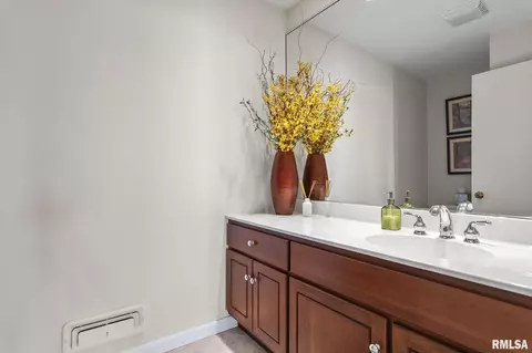 Bath - 1515 E Lake Shore Dr, Springfield, IL 62712 photo 1 of 7