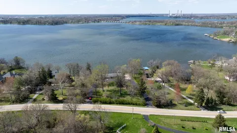 View/Area - 1515 E Lake Shore Dr, Springfield, IL 62712 photo 6 of 8