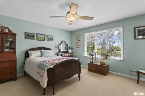 Bedroom - 1515 E Lake Shore Dr, Springfield, IL 62712 photo 6 of 9