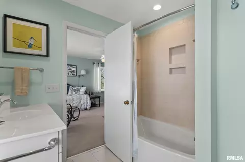 Bath - 1515 E Lake Shore Dr, Springfield, IL 62712 photo 5 of 7