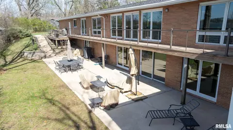 Exterior - 1515 E Lake Shore Dr, Springfield, IL 62712 photo 11 of 12
