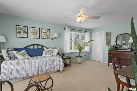 Bedroom - 1515 E Lake Shore Dr, Springfield, IL 62712 photo 7 of 9