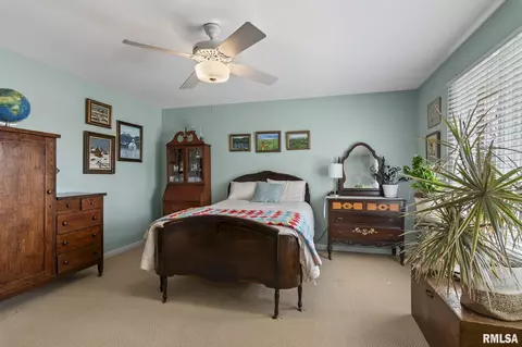 Bedroom - 1515 E Lake Shore Dr, Springfield, IL 62712 photo 5 of 9