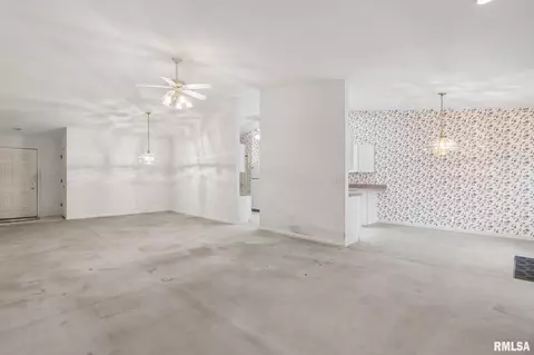 5000 Eagle Ridge Dr, Springfield, IL 62711 photo 4