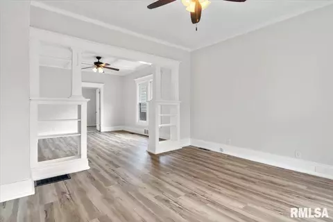 Living - 1301 N 4th St, Springfield, IL 62702 photo 2 of 4