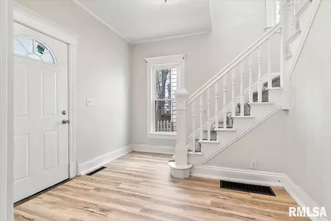Entry Way - 1301 N 4th St, Springfield, IL 62702 photo 1 of 4