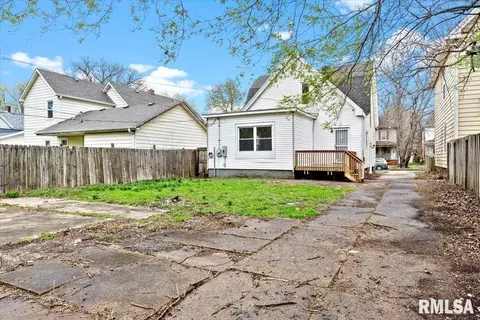Exterior - 1301 N 4th St, Springfield, IL 62702 photo 4 of 6