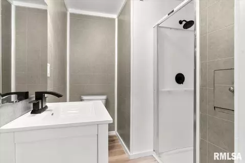 Bath - 1301 N 4th St, Springfield, IL 62702 photo 1 of 4