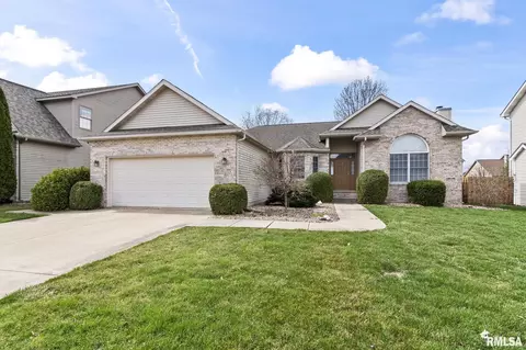 205 Winter Park Dr, Chatham, IL 62629