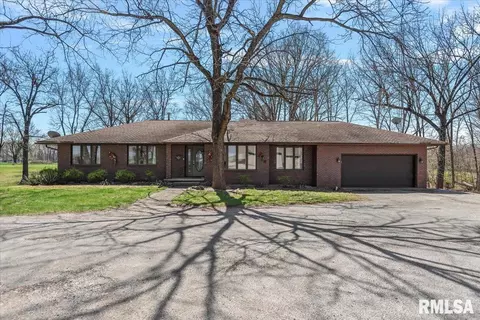 1949 N 700 East Rd, Edinburg, IL 62531