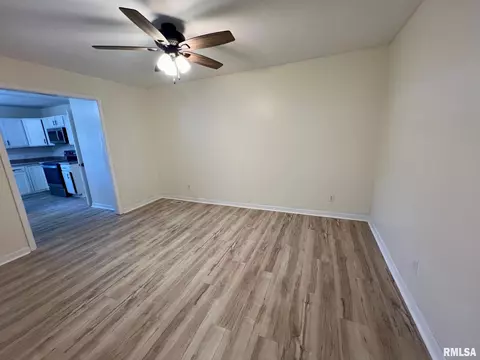 Living - 905 W Wind Rose Ln, Athens, IL 62613 photo 3 of 10