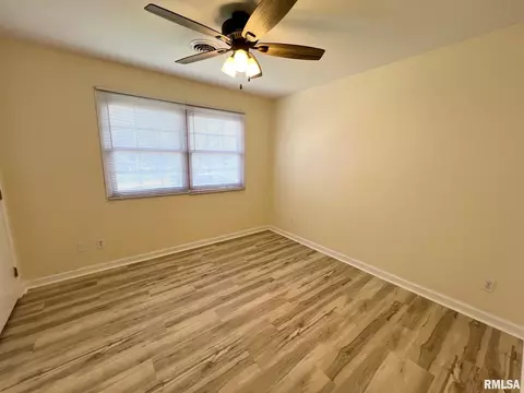 Bedroom - 905 W Wind Rose Ln, Athens, IL 62613 photo 4 of 9