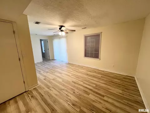Living - 905 W Wind Rose Ln, Athens, IL 62613 photo 9 of 10