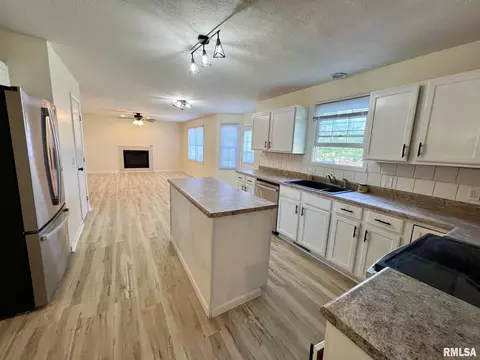 Kitchen - 905 W Wind Rose Ln, Athens, IL 62613 photo 3 of 5