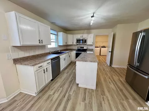 Kitchen - 905 W Wind Rose Ln, Athens, IL 62613 photo 1 of 5